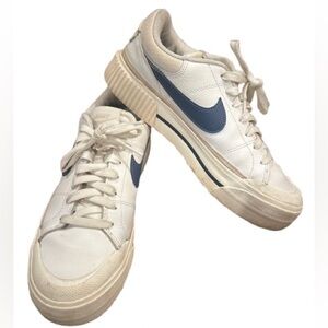 Nike Women’s White and Blue Sneakers Size 9